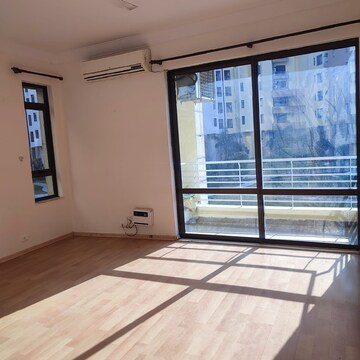 Room in 3 BHK Apartment at Unitech Fresco, Sector 50 – for Rent