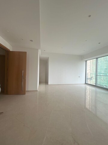 Room in 4 BHK Apartment at Rustomjee Crown, Prabhadevi – for Rent