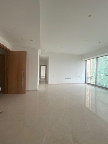 Room in 4 BHK Apartment at Rustomjee Crown, Prabhadevi – for Rent