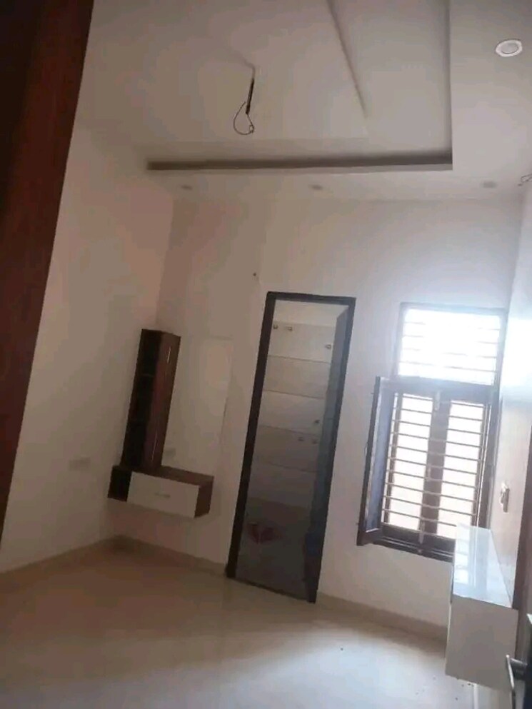 Room, ludhiana chandigarh hwy 3 Bedroom 100 Sq.Yd. Independent House In LudhianA Chandigarh Hwy Mohali 8168287