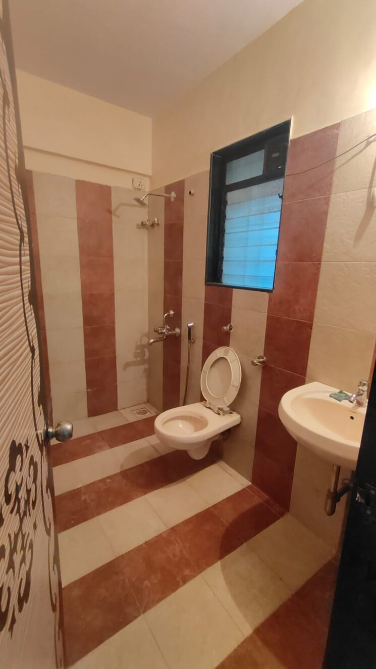 Bathroom, kabra-hyde-park 3 Bedroom 1371 Sq.Ft. Apartment In Manpada Thane 8168298