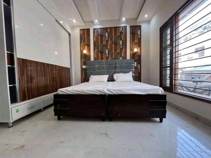 3 BHK + Servant Room,Study Room,Extra Room Apartment For Sale in Sunny Enclave 