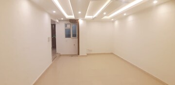 Building Lobby in 2 BHK Builder Floor at Gaur City 7th Avenue, Sector 4, Greater Noida – for Rent