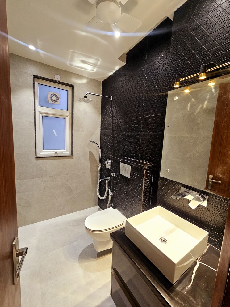 Master Bedroom, vipul-world-floors 3 Bedroom 180 Sq.Yd. Builder Floor In Sector 48 Gurgaon 8168342