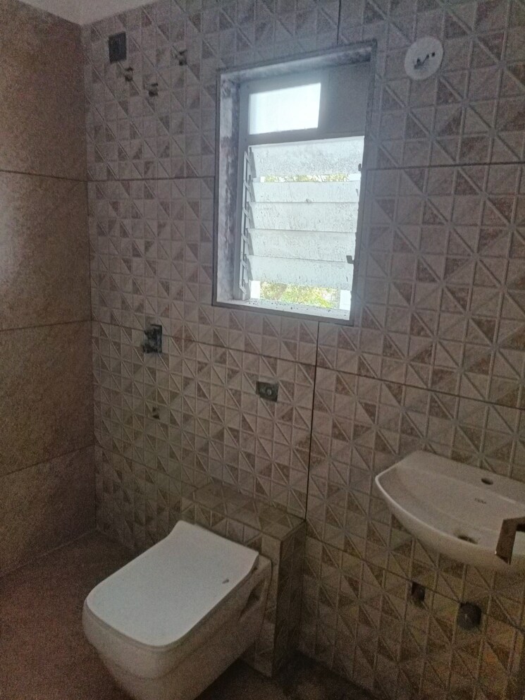 Bathroom, rajaram-shree-shankheshwar-ashish 2 Bedroom 810 Sq.Ft. Apartment In Uthalsar Thane 8168347