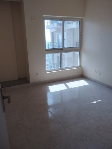 Room in 3 BHK Apartment at Sidhartha NCR Green, Sector 95 – for Sale