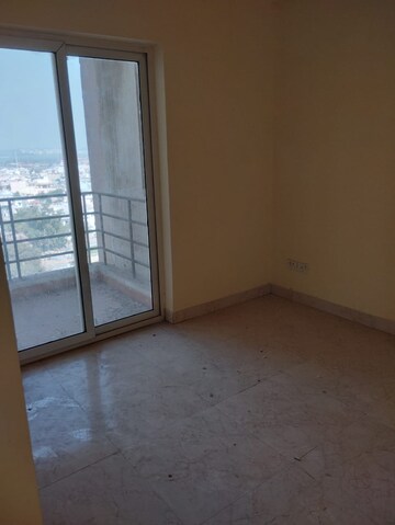 Room in 3 BHK Apartment at Sidhartha NCR Green, Sector 95 – for Sale