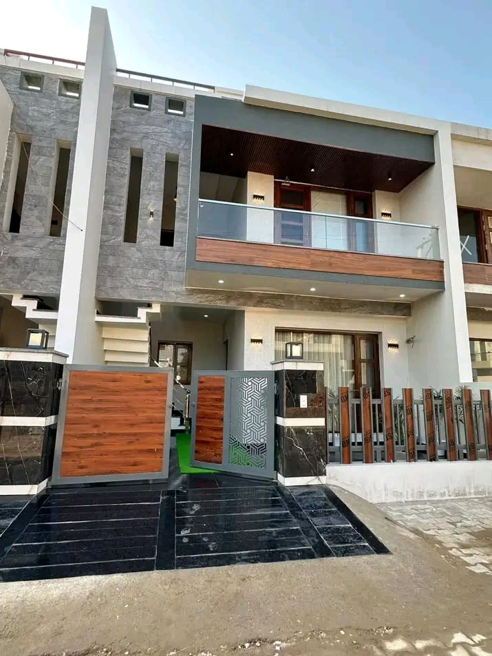 3 BHK + Servant Room,Study Room,Extra Room Independent House For Sale in Sunny Enclave 