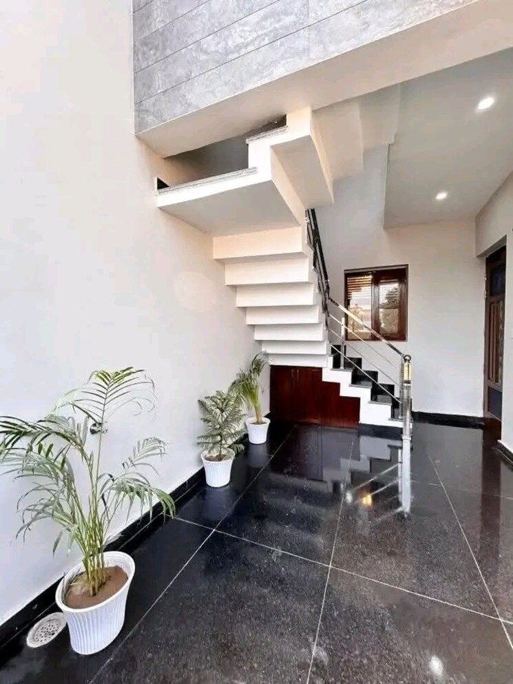  Parking, sector 125 3 Bedroom 122 Sq.Yd. Independent House In Sector 125 Mohali 8168389