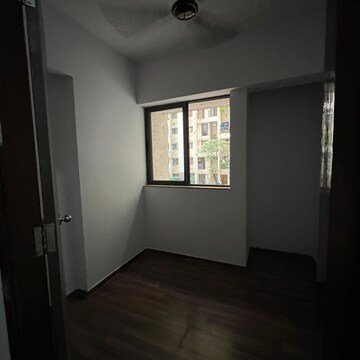 Room in 1.5 BHK Apartment at Lodha Palava City, Katai Village – for Rent
