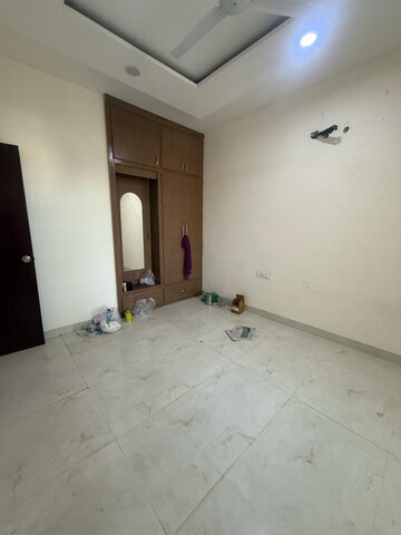 Room in 3 BHK Builder Floor at Aerocity – for Rent