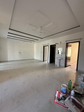 Room in 3 BHK Builder Floor at Aerocity – for Rent