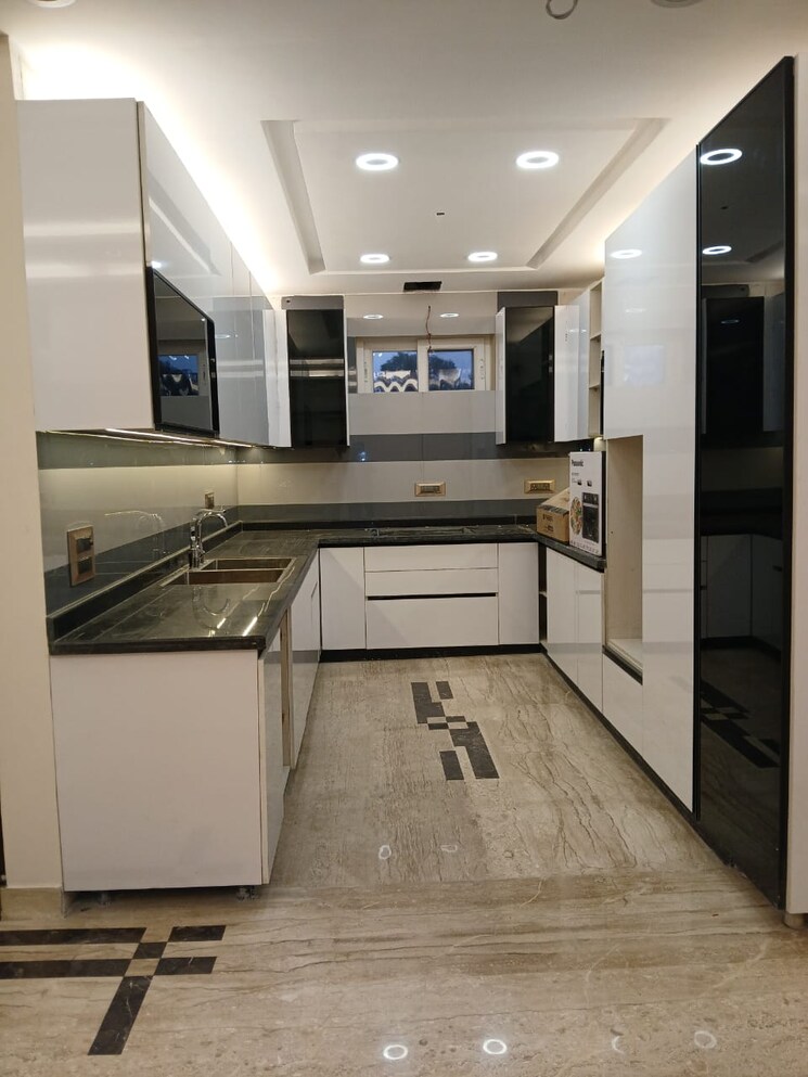 Kitchen, kirti nagar 3 Bedroom 2000 Sq.Ft. Builder Floor In Kirti Nagar Delhi 8168413
