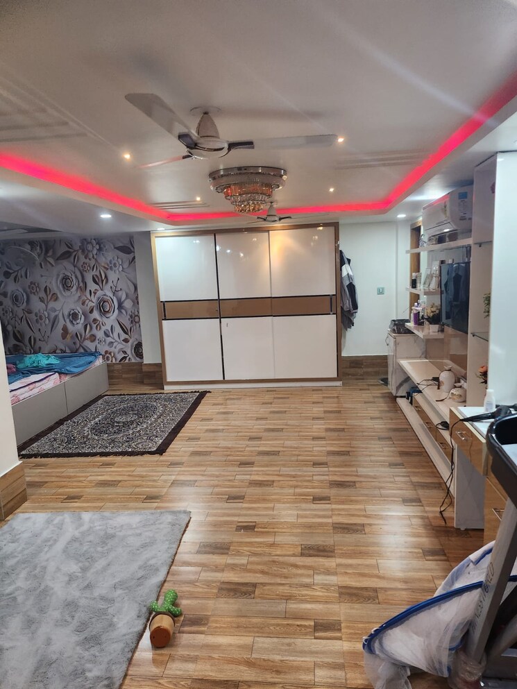 Bedroom, saraswati vihar 3 Bedroom 2000 Sq.Ft. Builder Floor In Saraswati Vihar Delhi 8168434