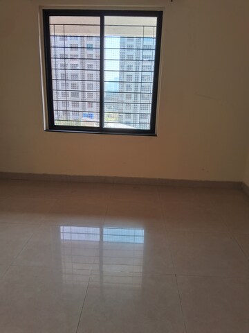 Room in 3 BHK Apartment at Vikram Midori Towers, Pimple Nilakh – for Rent