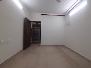 Room in 1 BHK Apartment at Omkar Signet, Malad East – for Rent