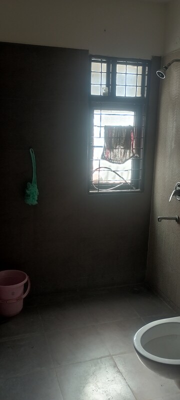 Room in 3.5 BHK Apartment at Sector 97 – for Rent