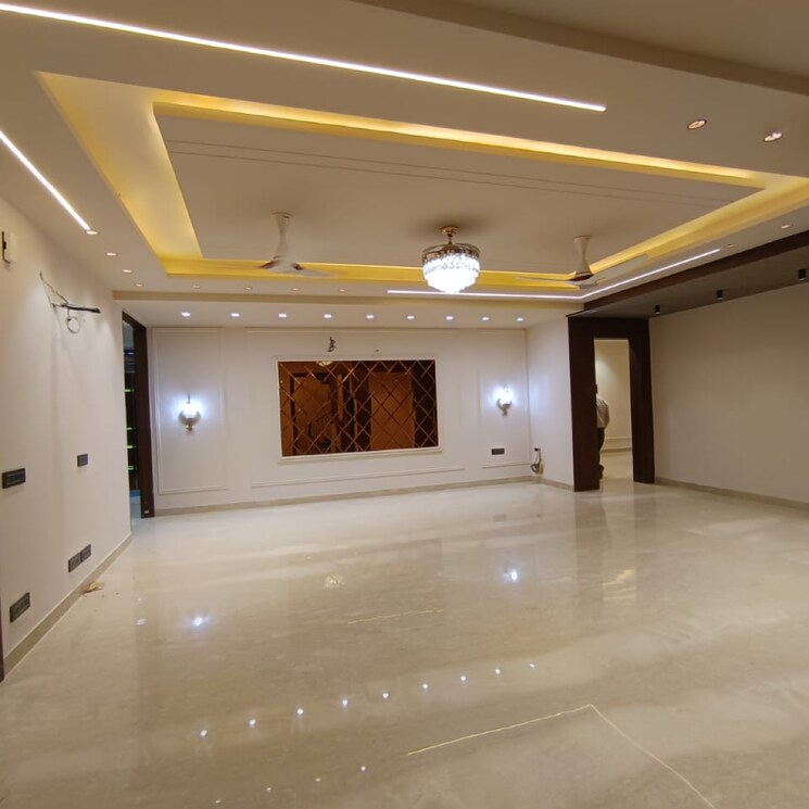  Parking, ansal-sushant-lok-i 4 Bedroom 4500 Sq.Ft. Builder Floor In Sushant Lok I Gurgaon 8168514