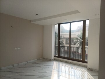 Room in 3 BHK Apartment at Raja Annamalai Puram – for Sale