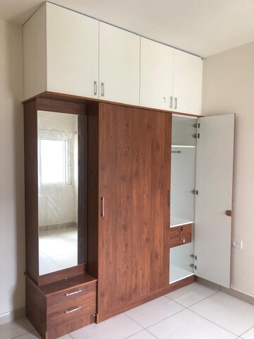 Room in 2 BHK Apartment at Prestige Song Of The South, Yelenahalli – for Rent