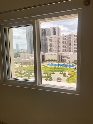 Room in 2 BHK Apartment at Prestige Song Of The South, Yelenahalli – for Rent