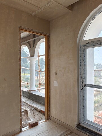 Building Lobby in 6 BHK Villa at Gomti Nagar – for Sale