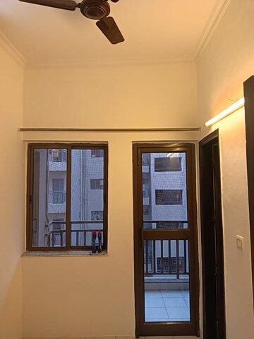 Room in 3 BHK Apartment at Ansal Sushant Estate, Sector 52 – for Rent
