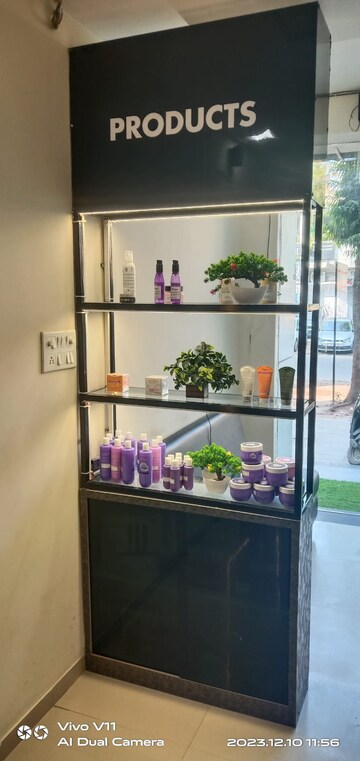 Furnished Amenities in  Shop at Navrangpura – for Rent