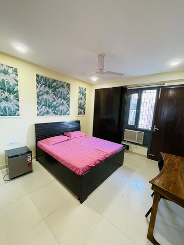 Bedroom in 2 BHK Builder Floor at Sector 38 – for Rent