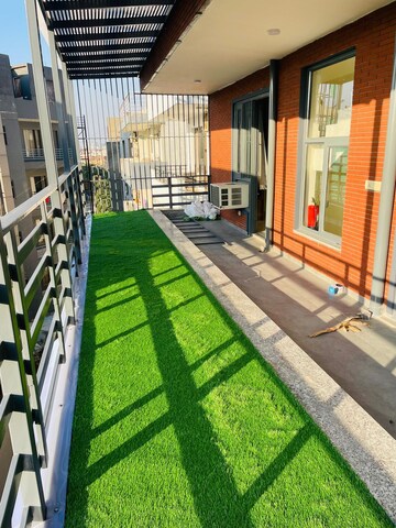 Balcony in 2 BHK Builder Floor at Sector 38 – for Rent