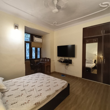 Bedroom in 2 BHK Builder Floor at Saket – for Rent