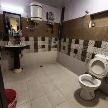 Attached Bathroom in 2 BHK Builder Floor at Saket – for Rent