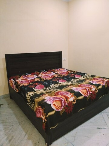 Bedroom in 1 BHK Builder Floor at Unitech South City 1, South City 1 – for Rent