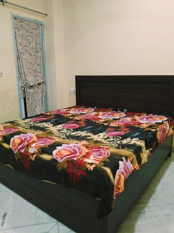 Bedroom in 1 BHK Builder Floor at Unitech South City 1, South City 1 – for Rent