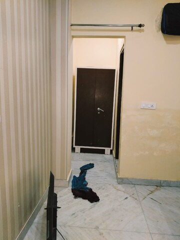Room in 1 BHK Builder Floor at SR Homes Gurgaon, Sector 41 – for Rent