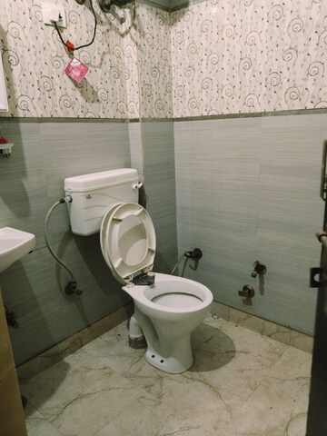Bathroom in 1 BHK Builder Floor at SR Homes Gurgaon, Sector 41 – for Rent