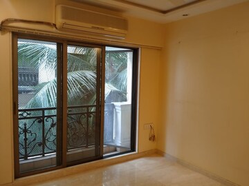 Room in 3 BHK Apartment at Ekta Heritage Apartment, Khar West – for Sale