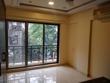 Room in 3 BHK Apartment at Ekta Heritage Apartment, Khar West – for Sale