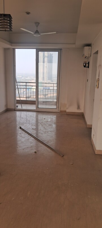 Room in 3 BHK Apartment at Ansal Estella, Sector 103 – for Rent