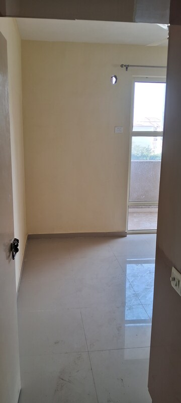 Room in 3 BHK Apartment at Ansal Estella, Sector 103 – for Rent