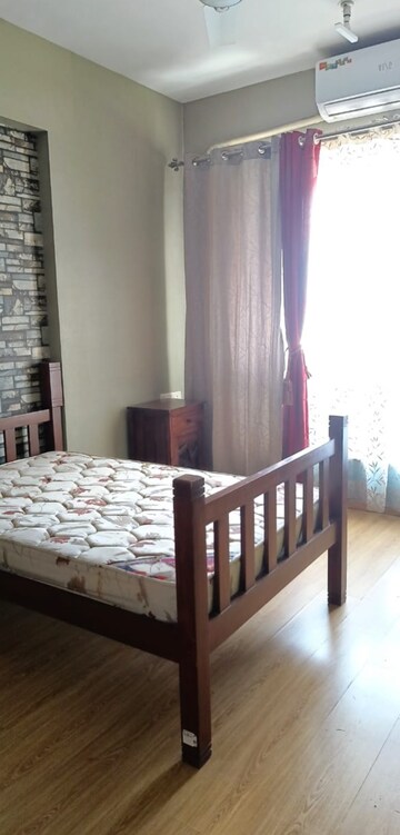 Bedroom in 3 BHK Apartment at Hiranandani Meadows, Manpada – for Rent