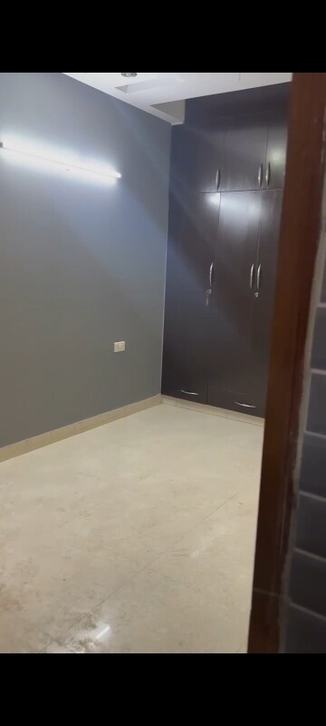 Room in 3 BHK Builder Floor at Sun Homes, Shakti Khand Iii – for Rent