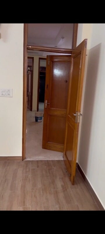 Building Lobby in 3 BHK Builder Floor at Sun Homes, Shakti Khand Iii – for Rent