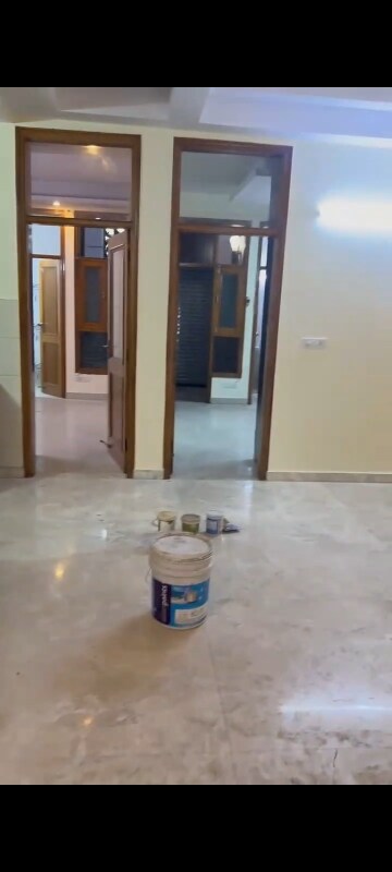 Room in 3 BHK Builder Floor at Sun Homes, Shakti Khand Iii – for Rent