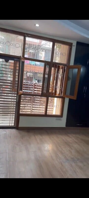 Room in 3 BHK Builder Floor at Sun Homes, Shakti Khand Iii – for Rent
