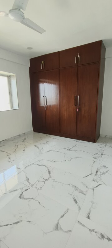Room in 3 BHK Apartment at Sagar Tarang Worli, Worli – for Rent