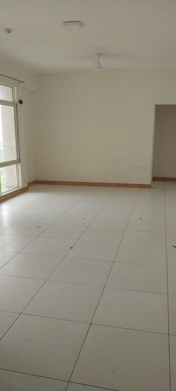 Master Bedroom in 3 BHK Apartment at Jaypee Moon Court, Jaypee Greens – for Sale