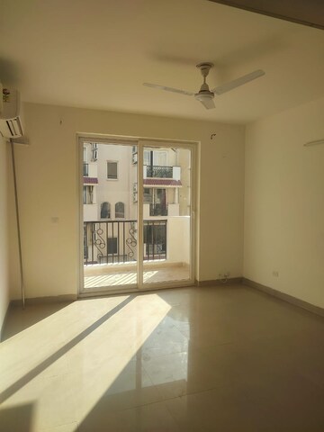 Room in 3 BHK Apartment at Emaar Emerald Floors Premier, Sector 65 – for Rent