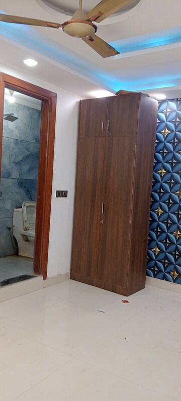 Building Lobby in 3 BHK Builder Floor at Govindpuri – for Sale