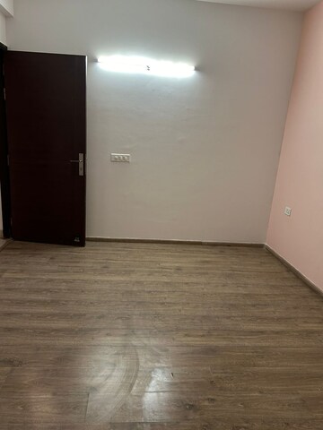 Room in 3 BHK Apartment at ABA Cleo County, Sector 121 – for Rent